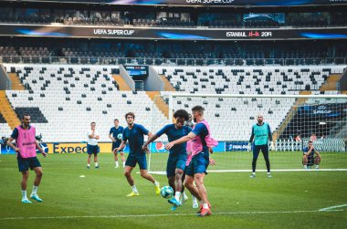 İstanbul, Türkiye - 14 Ağustos 2019: Türkiye 'nin Vodafone Arena kentindeki Vodafone Park' ta Liverpool ile Chelsea arasında oynanan Uefa Süper Kupa Finalleri öncesinde Chelsea futbolcuları antrenman oturumu