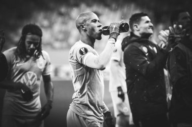 Lviv, Ukrayna - 28 Kasım 2019: Alexandria (Ukrayna) ile Wolfsburg (Almanya), Ukrayna arasındaki Uefa Avrupa Ligi karşılaşmasında kazandığı zaferden sonra Wolfsburg oyuncusu