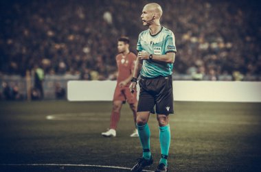 Kyiv, Ukrayna - 14 Ekim 2019: Uefa Euro 2020 ön eleme karşılaşmasında Ukrayna milli takımı Ukrayna milli takımı Ukrayna ile oynanan maçta Yargıç Anthony Taylor