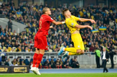 Kyiv, Ukrayna - 14 Ekim 2019: Pepe ve Mykola Matviienko Uefa Euro 2020 ön eleme karşılaşmasında milli takım Ukrayna ile Portekiz milli takımı Ukrayna arasında oynanan karşılaşmada