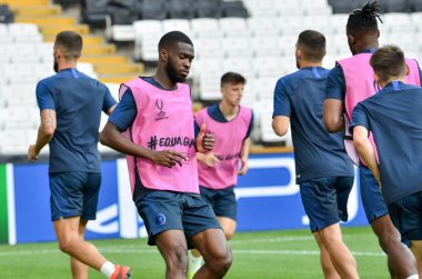 İstanbul, Türkiye - 14 Ağustos 2019: Türkiye 'nin Vodafone Arena kentindeki Vodafone Park' ta Liverpool ile Chelsea arasında oynanan Uefa Süper Kupa Finalleri öncesinde Chelsea futbolcuları antrenman oturumu