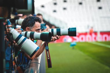 İstanbul, Türkiye - 14 Ağustos 2019: Vodafone Arena, Türkiye 'deki Vodafone Park' ta Liverpool ile Chelsea arasında oynanan Uefa Süper Kupası Finalleri öncesinde TV Kameraları ve foto muhabir kameraları haber yaptı