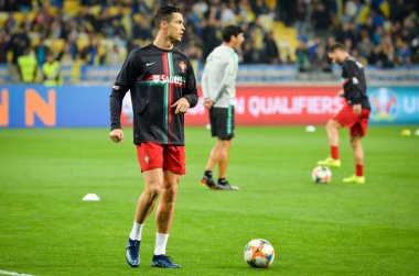 Kyiv, Ukrayna - 14 Ekim 2019: Uefa Euro 2020 ön eleme karşılaşmasında Ukrayna milli takımı Ukrayna ile Ukrayna milli takımı arasında oynanan karşılaşma sırasında Cristiano Ronaldo
