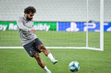 İstanbul, Türkiye - 14 Ağustos 2019: Türkiye 'nin Vodafone Arena kentindeki Vodafone Parkı' nda Liverpool ile Chelsea arasında oynanan Uefa Süper Kupası Finalleri öncesinde Muhammed Salah