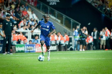 İstanbul, Türkiye - 14 Ağustos 2019: Türkiye 'nin Vodafone Arena kentindeki Vodafone Park' ta Liverpool ile Chelsea arasında oynanan Uefa Süper Kupası Finalleri sırasında N 'Golo Kante oyuncusu