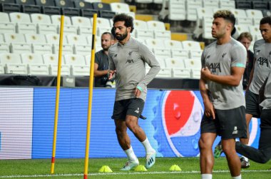 İstanbul, Türkiye - 14 Ağustos 2019: Türkiye 'nin Vodafone Arena kentindeki Vodafone Parkı' nda Liverpool ile Chelsea arasında oynanan Uefa Süper Kupası Finalleri öncesinde Muhammed Salah