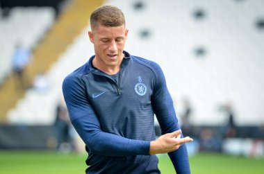 İstanbul, Türkiye - 14 Ağustos 2019: Ross Barkley ve oyuncuların Uefa Süper Kupası Finalleri öncesinde Vodafone Arena, Türkiye 'deki Vodafone Park' ta Liverpool ve Chelsea arasında oynanan karşılaşma öncesi antrenman oturumu