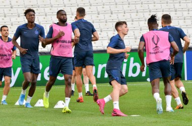 İstanbul, Türkiye - 14 Ağustos 2019: Türkiye 'nin Vodafone Arena kentindeki Vodafone Park' ta Liverpool ile Chelsea arasında oynanan Uefa Süper Kupa Finalleri öncesinde Chelsea futbolcuları antrenman oturumu