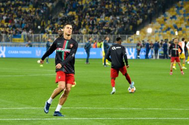 Kyiv, Ukrayna - 14 Ekim 2019: Uefa Euro 2020 ön eleme karşılaşmasında Ukrayna milli takımı Ukrayna ile Ukrayna milli takımı arasında oynanan karşılaşma sırasında Cristiano Ronaldo