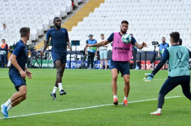 İstanbul, Türkiye - 14 Ağustos 2019: Türkiye 'nin Vodafone Arena kentindeki Vodafone Park' ta Liverpool ile Chelsea arasında oynanan Uefa Süper Kupa Finalleri öncesinde Chelsea futbolcuları antrenman oturumu