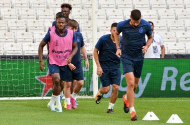 İstanbul, Türkiye - 14 Ağustos 2019: Türkiye 'nin Vodafone Arena kentindeki Vodafone Park' ta Liverpool ile Chelsea arasında oynanan Uefa Süper Kupa Finalleri öncesinde Chelsea futbolcuları antrenman oturumu