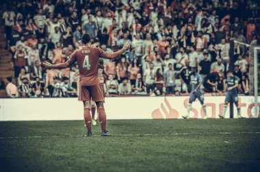 İstanbul, Türkiye - 14 Ağustos 2019: Türkiye 'nin Vodafone Arena kentindeki Vodafone Park' ta Liverpool ile Chelsea arasında oynanan Uefa Süper Kupası Finalleri sırasında Virgil van Dijk