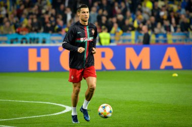 Kyiv, Ukrayna - 14 Ekim 2019: Uefa Euro 2020 ön eleme karşılaşmasında Ukrayna milli takımı Ukrayna ile Ukrayna milli takımı arasında oynanan karşılaşma sırasında Cristiano Ronaldo