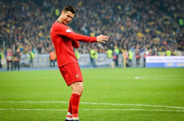 Kyiv, Ukrayna - 14 Ekim 2019: Uefa Euro 2020 ön eleme karşılaşmasında Ukrayna milli takımı Ukrayna ile Ukrayna maçı sırasında Cristiano Ronaldo