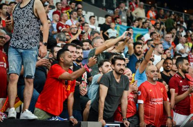 İstanbul, Türkiye - 14 Ağustos 2019: Uefa Süper Kupası Finalleri sırasında Vodafone Arena, Türkiye 'deki Vodafone Park' ta Liverpool ile Chelsea arasında oynanan futbol taraftarları ve taraftarlar