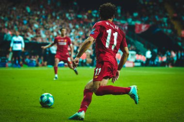 İstanbul, Türkiye - 14 Ağustos 2019: Türkiye 'nin Vodafone Arena kentindeki Vodafone Park' ta Liverpool ile Chelsea arasında oynanan Uefa Süper Kupası Finalleri sırasında Muhammed Salah