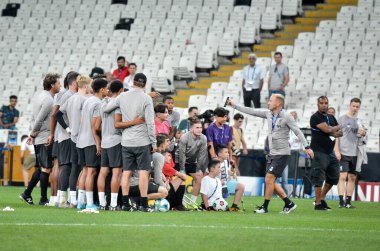İstanbul, Türkiye - 14 Ağustos 2019: Liverpool Engelli Çocuklar İçin Liverpool Kampanyası Liverpool Süper Kupa Finalleri öncesinde Türkiye 'nin Vodafone Park kentinde oynanan karşılaşma