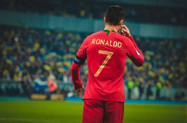 Kyiv, Ukrayna - 14 Ekim 2019: Uefa Euro 2020 ön eleme karşılaşmasında Ukrayna milli takımı Ukrayna ile Ukrayna milli takımı arasında oynanan karşılaşma sırasında Cristiano Ronaldo