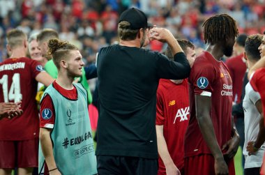 İstanbul, Türkiye - 14 Ağustos 2019: Jurgen Klopp, Liverpool ile Chelsea arasında Vodafone Arena, Türkiye 'deki Vodafone Park' ta oynanan Uefa Süper Kupası Finalleri sırasında seslendirmeyi kutladı