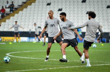 İstanbul, Türkiye - 14 Ağustos 2019: Liverpool futbolcuları Uefa Süper Kupası Finalleri öncesinde Vodafone Arena, Türkiye 'deki Vodafone Park' ta Liverpool ve Chelsea arasında oynanan karşılaşma öncesi antrenman oturumu
