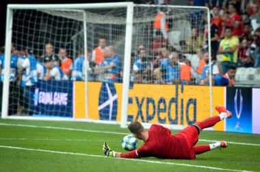 İstanbul, Türkiye - 14 Ağustos 2019: Türkiye 'nin Vodafon Arena stadyumunda Liverpool ile Chelsea arasında oynanan Uefa Süper Kupa Finalleri' nde top kalecisi