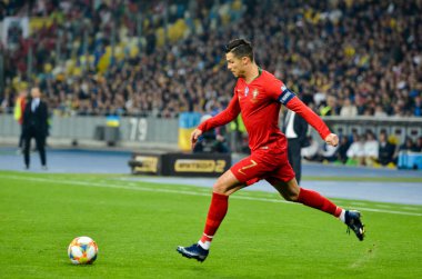 Kyiv, Ukrayna - 14 Ekim 2019: Uefa Euro 2020 ön eleme maçında Ukrayna milli takımı Ukrayna ile Ukrayna milli takımı arasında oynanan Cristiano Ronaldo