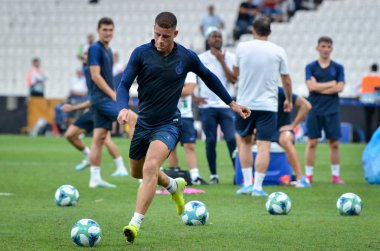 İstanbul, Türkiye - 14 Ağustos 2019: Ross Barkley ve futbol oyuncuları Uefa Süper Kupası Finalleri öncesinde Vodafone Park, Türkiye 'de Liverpool ve Chelsea arasında oynanan karşılaşma öncesi antrenman oturumu