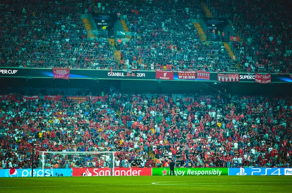 Stambuł Turcja Sierpnia 2019 Kibice Piłki Nożnej Widzowie Trybunach Wspierają — Zdjęcie stockowe