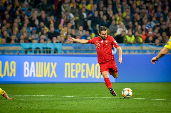 Kyiv, Ukrayna - 14 Ekim 2019: Uefa Euro 2020 ön eleme karşılaşmasında Ukrayna milli takımı Ukrayna ile Ukrayna milli takımı arasında oynanan karşılaşmada Bernardo Silva