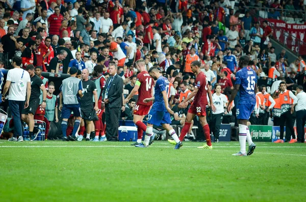 土耳其伊斯坦布尔 2019年8月14日 在土耳其沃达丰竞技场 Vodafone Arena 的沃达丰公园 Vodafone Park 在利物浦和切尔西之间的Uefa超级杯决赛中 足球运动员离开球场 — 图库照片