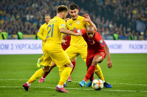 Kyiv, Ukrayna - 14 Ekim 2019: Uefa Euro 2020 ön eleme maçında Joao Mario, Portekiz milli takımı Ukrayna 'ya karşı oynamıştır.