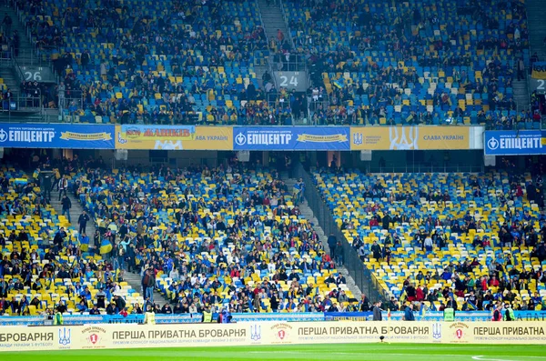 Kijów Ukraina Października 2019 Ukraina Kibice Wspierają Drużynę Stadionie Podczas — Zdjęcie stockowe