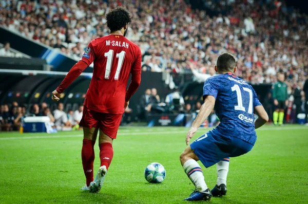 İstanbul, Türkiye - 14 Ağustos 2019: Türkiye 'nin Vodafone Arena kentindeki Vodafone Park' ta Liverpool ile Chelsea arasında oynanan Uefa Süper Kupası Finalleri sırasında Muhammed Salah ve Mateo Kovaciç
