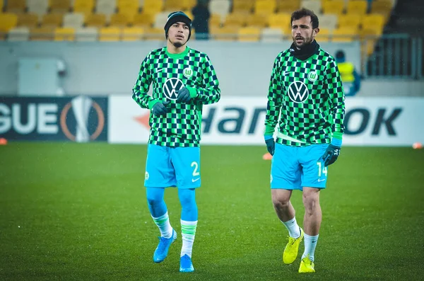 Lviv, Ukrayna - 28 Kasım 2019: William ve Admir Mehmedi Uefa Avrupa Ligi karşılaşması sırasında Alexandria - Wolfsburg (Almanya), Ukrayna