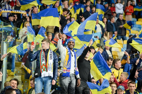 Kijev Ukrajna Október 2019 Ukrán Rajongók Támogatják Csapat Stadionban Uefa — Stock Fotó
