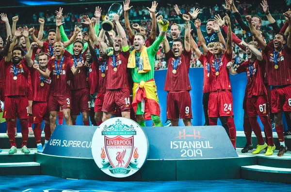 Istanbul Turki Agustus 2019 Pemain Liverpool Merayakan Kemenangan Pada Upacara — Stok Foto