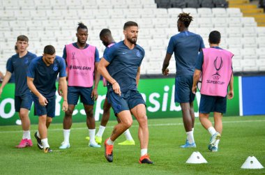 İstanbul, Türkiye - 14 Ağustos 2019: Türkiye 'nin Vodafone Arena kentindeki Vodafone Park' ta Liverpool ile Chelsea arasında oynanan Uefa Süper Kupa Finalleri öncesinde Chelsea futbolcuları antrenman oturumu