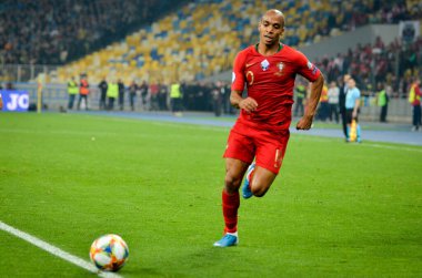 Kyiv, Ukrayna - 14 Ekim 2019: Uefa Euro 2020 ön eleme maçında Joao Mario, Portekiz milli takımı Ukrayna 'ya karşı oynamıştır.