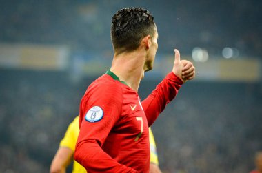 Kyiv, Ukrayna - 14 Ekim 2019: Uefa Euro 2020 ön eleme karşılaşmasında Ukrayna milli takımı Ukrayna ile Ukrayna milli takımı arasında oynanan karşılaşma sırasında Cristiano Ronaldo