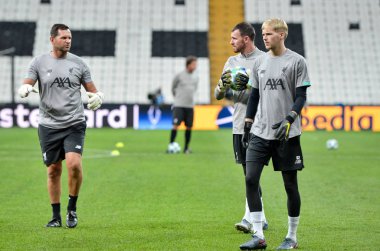 İstanbul, Türkiye - 14 Ağustos 2019: Liverpool Süper Kupası Finalleri öncesinde Vodafone Arena, Türkiye 'deki Vodafone Park' ta Liverpool ve Chelsea arasında oynanan Liverpool Süper Kupası kaleci antrenmanı