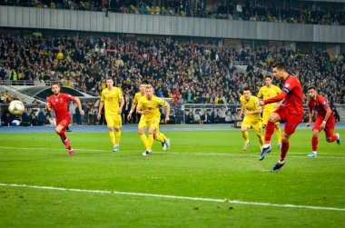 Kyiv, Ukrayna - 14 Ekim 2019: Cristiano Ronaldo, Uefa Euro 2020 ön eleme karşılaşmasında Portekiz milli takımı Ukrayna ile Ukrayna maçı sırasında penaltı attı