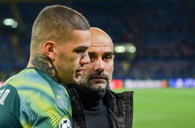 Kharkiv, Ukrayna - 18 Eylül 2019: Ederson ve Pep Guardiola Uefa Şampiyonlar Ligi maçında Shakhtar Donetsk - Manchester City (İngiltere), Ukrayna