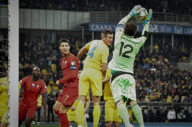 Kyiv, Ukrayna - 14 Ekim 2019: Uefa Euro 2020 ön eleme karşılaşmasında Ukrayna milli takımı Ukrayna milli takımı Ukrayna ile oynanan karşılaşmada Andrii Piatov