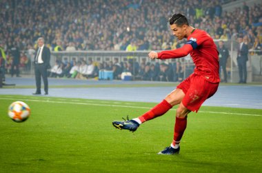Kyiv, Ukrayna - 14 Ekim 2019: Uefa Euro 2020 ön eleme karşılaşmasında Ukrayna milli takımı Ukrayna ile Ukrayna milli takımı arasında oynanan karşılaşma sırasında Cristiano Ronaldo