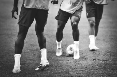 İstanbul, Türkiye - 14 Ağustos 2019: Türkiye 'nin Vodafone Arena kentindeki Vodafone Park' ta kimliği belirsiz futbolcuların futbol antrenmanı