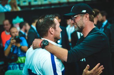 İstanbul, Türkiye - 14 Ağustos 2019: Vodafone Arena, Türkiye 'deki Vodafone Park' ta Liverpool ile Chelsea arasında oynanan Uefa Süper Kupası Finalleri sırasında teknik direktör Frank Lampard ve Jurgen Klopp
