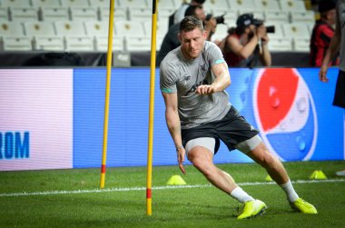 İstanbul, Türkiye - 14 Ağustos 2019: James Milner ve Uefa Süper Kupası Finalleri öncesinde Vodafone Arena, Türkiye 'deki Vodafone Park' ta Liverpool ve Chelsea arasında oynanan antrenman oturumu