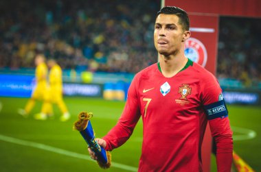 Kyiv, Ukrayna - 14 Ekim 2019: Uefa Euro 2020 ön eleme maçında Ukrayna milli takımı Ukrayna ile Ukrayna milli takımı arasında oynanan Cristiano Ronaldo