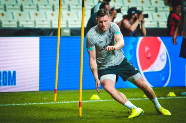 İstanbul, Türkiye - 14 Ağustos 2019: James Milner ve Uefa Süper Kupası Finalleri öncesinde Vodafone Arena, Türkiye 'deki Vodafone Park' ta Liverpool ve Chelsea arasında oynanan antrenman oturumu