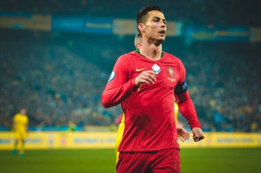 Kyiv, Ukrayna - 14 Ekim 2019: Uefa Euro 2020 ön eleme karşılaşmasında Ukrayna milli takımı Ukrayna ile Ukrayna milli takımı arasında oynanan karşılaşma sırasında Cristiano Ronaldo